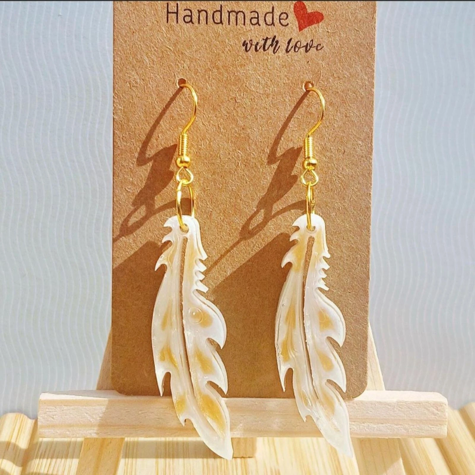 Boucles d'oreilles plumes blanches dorées  – photo 2